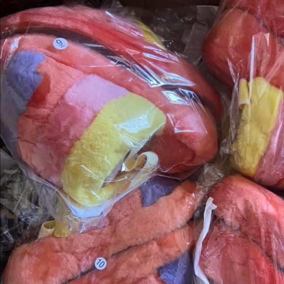 UGG Shoes - Ugg Slides Are In $50 Sizes 7-10